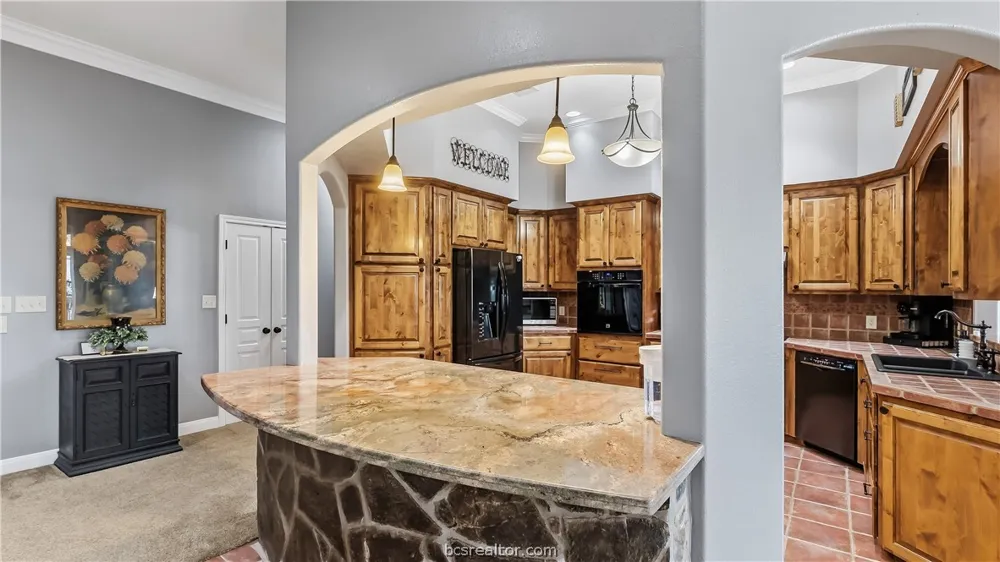 135 Apache Drive Franklin, TX 77856