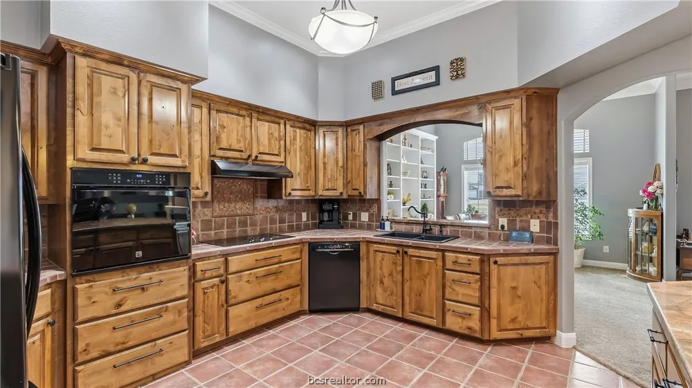 135 Apache Drive Franklin, TX 77856