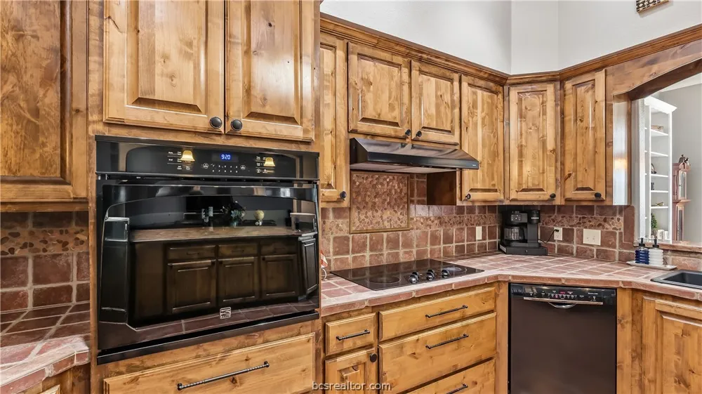 135 Apache Drive Franklin, TX 77856