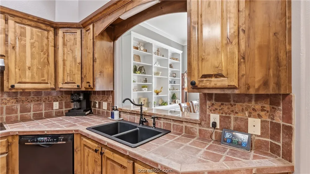 135 Apache Drive Franklin, TX 77856