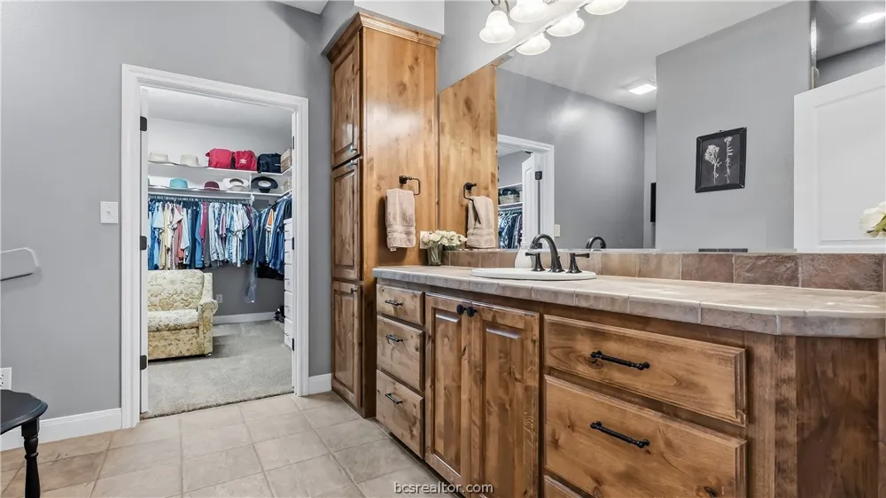 135 Apache Drive Franklin, TX 77856