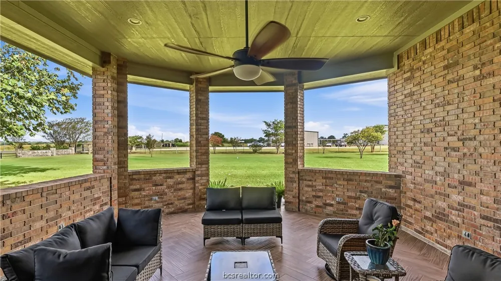 135 Apache Drive Franklin, TX 77856