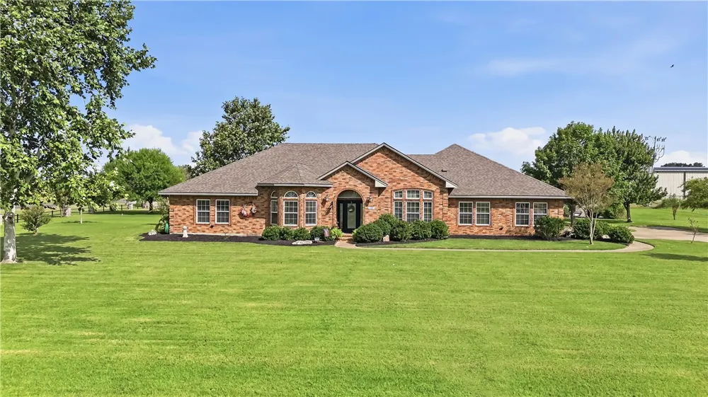 135 Apache Drive Franklin, TX 77856