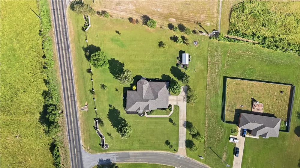 135 Apache Drive Franklin, TX 77856