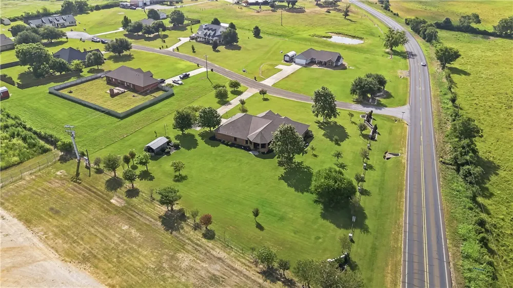 135 Apache Drive Franklin, TX 77856