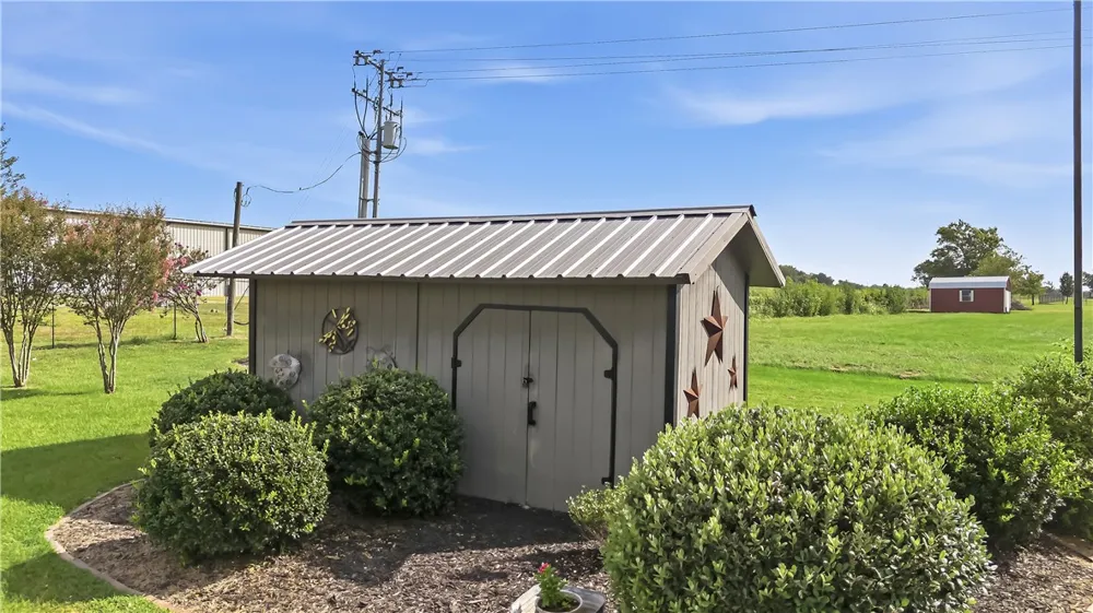 135 Apache Drive Franklin, TX 77856