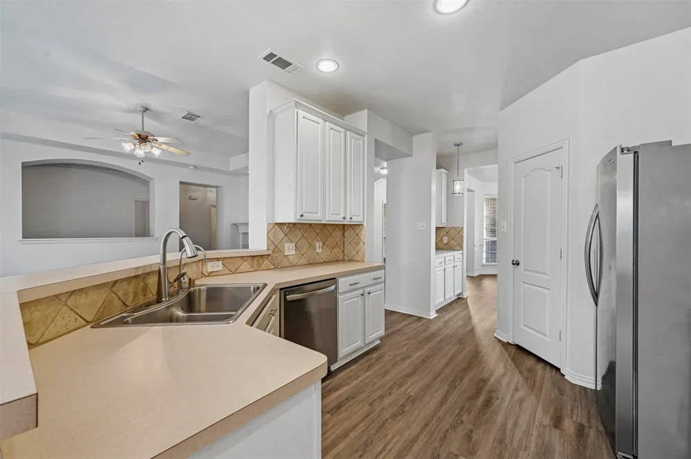 1711 Peregrine Drive Corinth, TX 76210