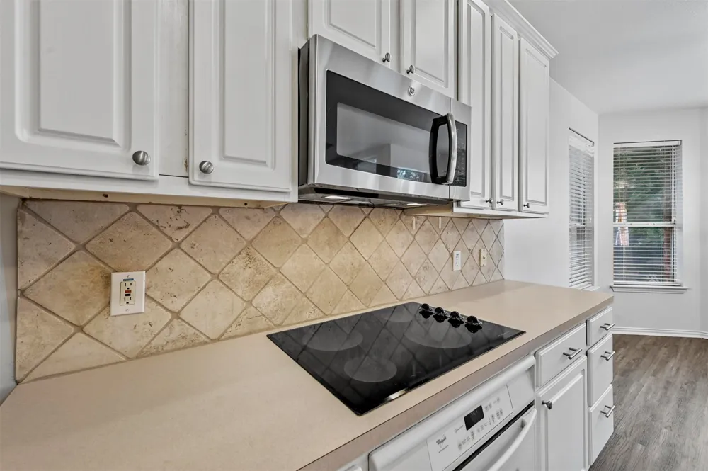 1711 Peregrine Drive Corinth, TX 76210