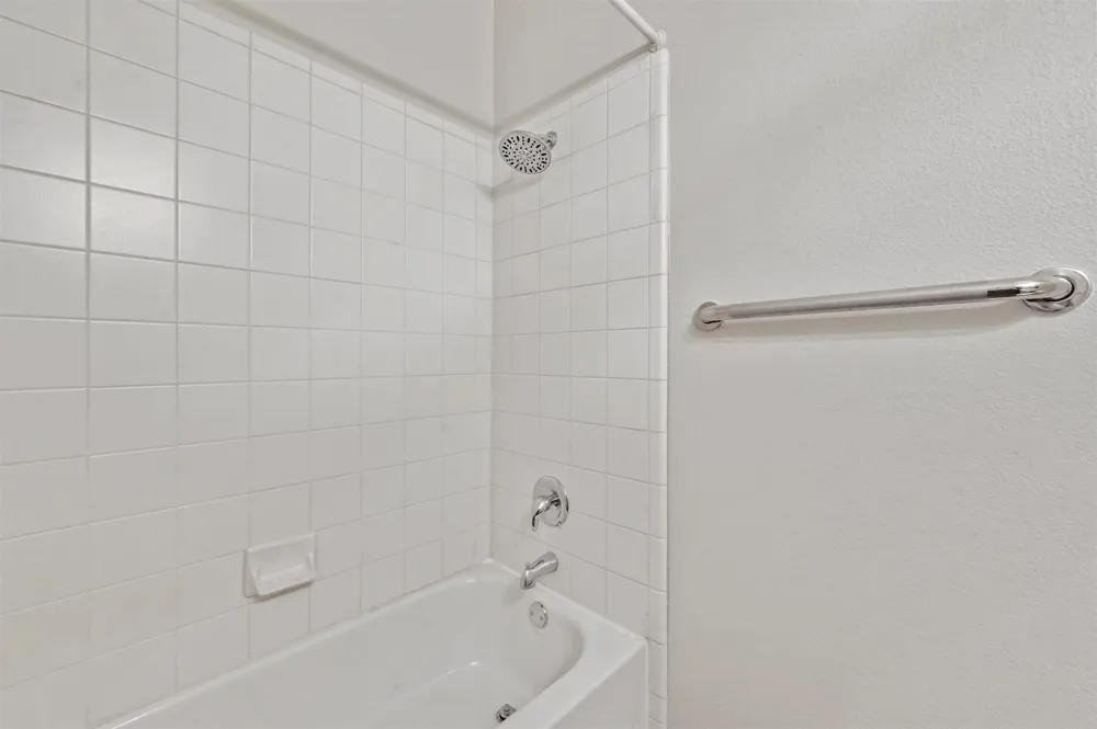1711 Peregrine Drive Corinth, TX 76210