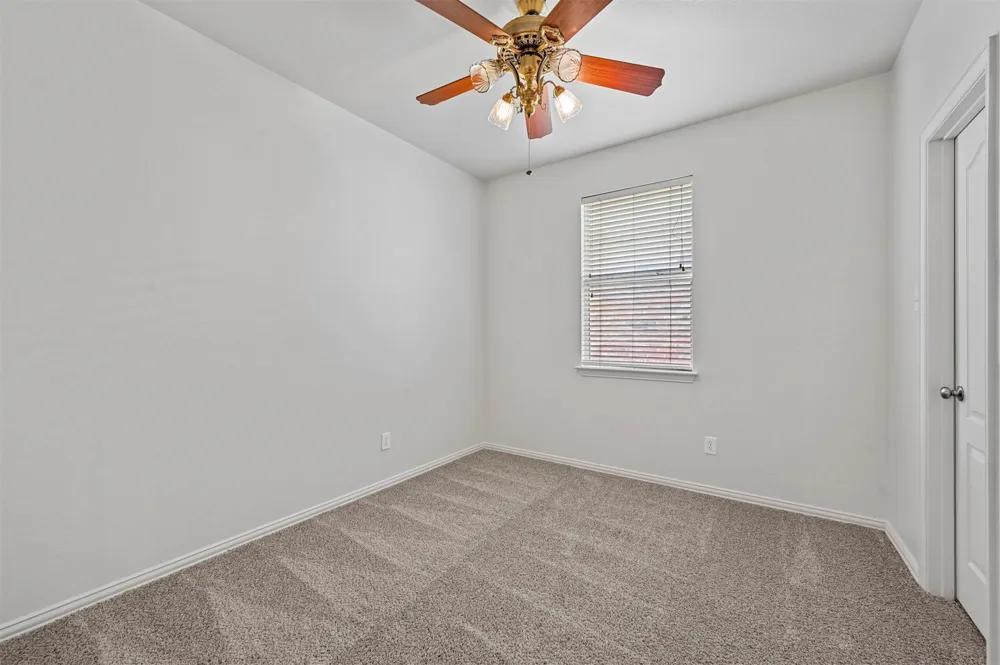 1711 Peregrine Drive Corinth, TX 76210