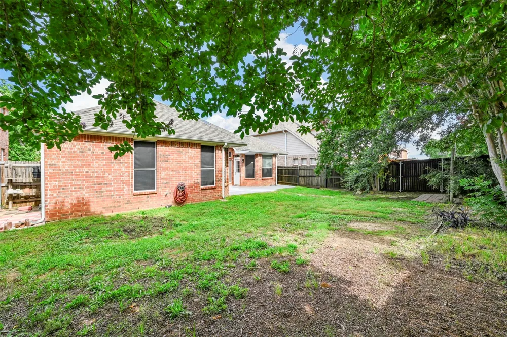 1711 Peregrine Drive Corinth, TX 76210