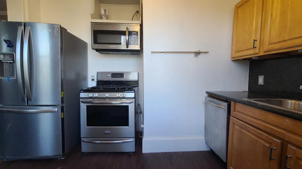 476 GREGORY AVE Weehawken, NJ 07086