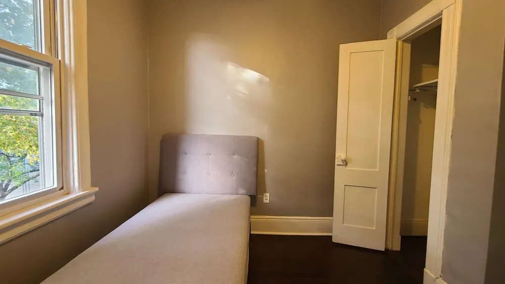 476 GREGORY AVE Weehawken, NJ 07086