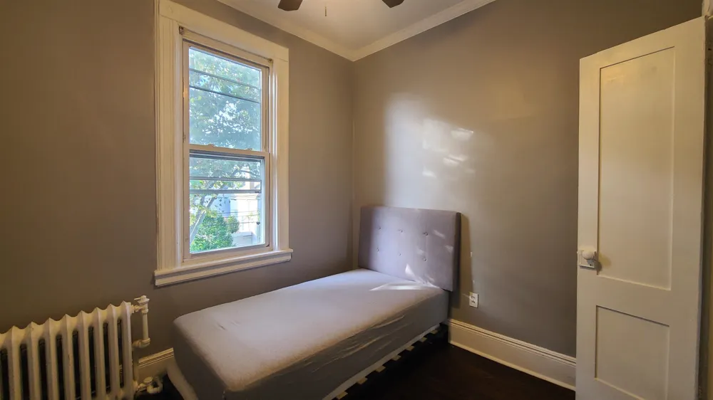 476 GREGORY AVE Weehawken, NJ 07086