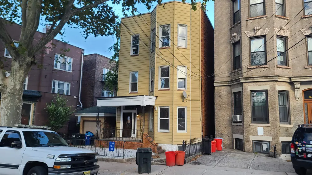 476 GREGORY AVE Weehawken, NJ 07086