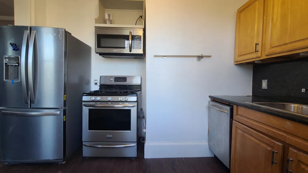 476 GREGORY AVE Weehawken, NJ 07086