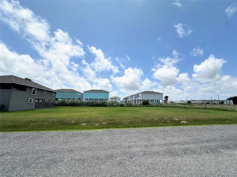 103 Palm Drive Rockport, TX 78382