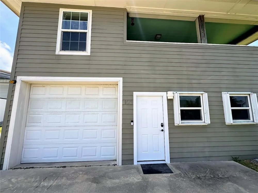 103 Palm Drive Rockport, TX 78382