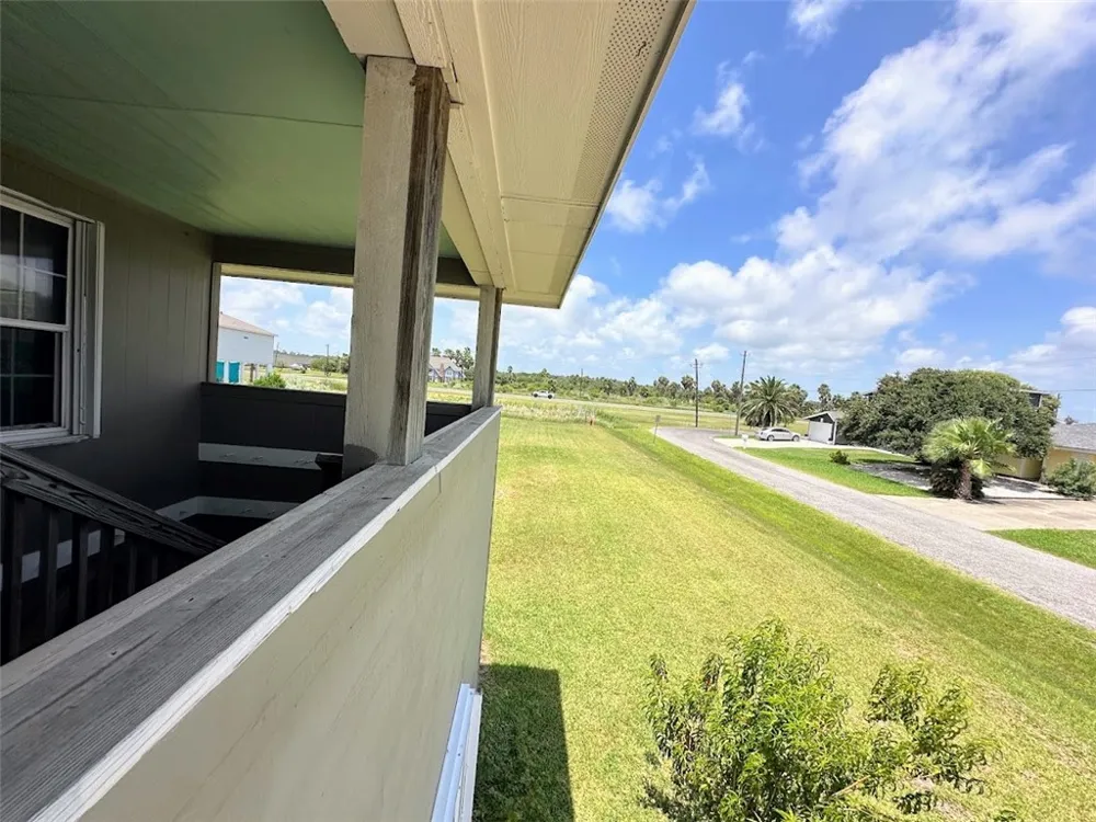 103 Palm Drive Rockport, TX 78382