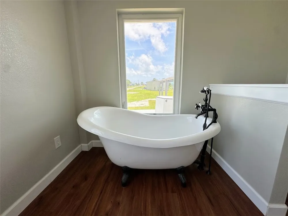 103 Palm Drive Rockport, TX 78382