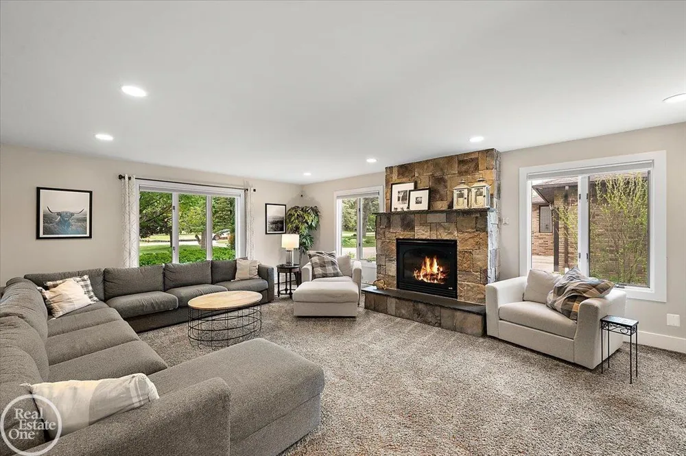88 Aspinwall Drive Troy City, MI 48098