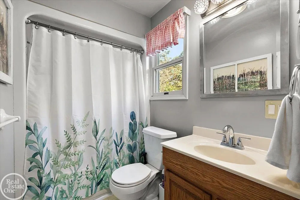 88 Aspinwall Drive Troy City, MI 48098
