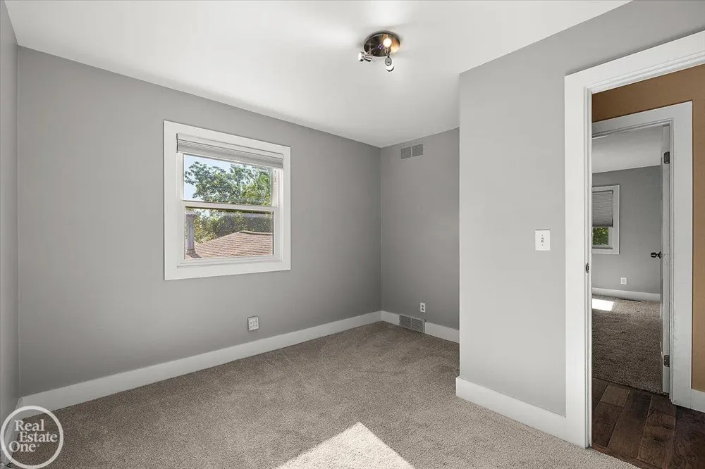 88 Aspinwall Drive Troy City, MI 48098