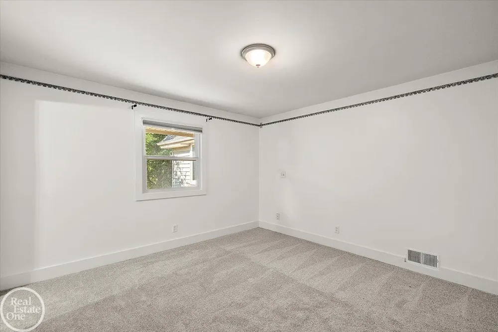88 Aspinwall Drive Troy City, MI 48098