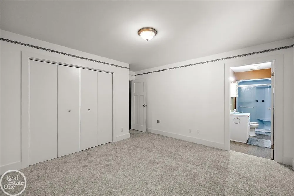 88 Aspinwall Drive Troy City, MI 48098