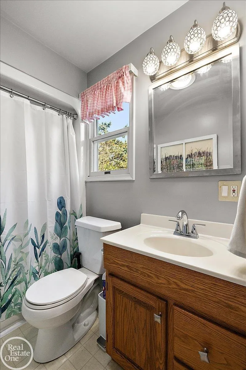 88 Aspinwall Drive Troy City, MI 48098