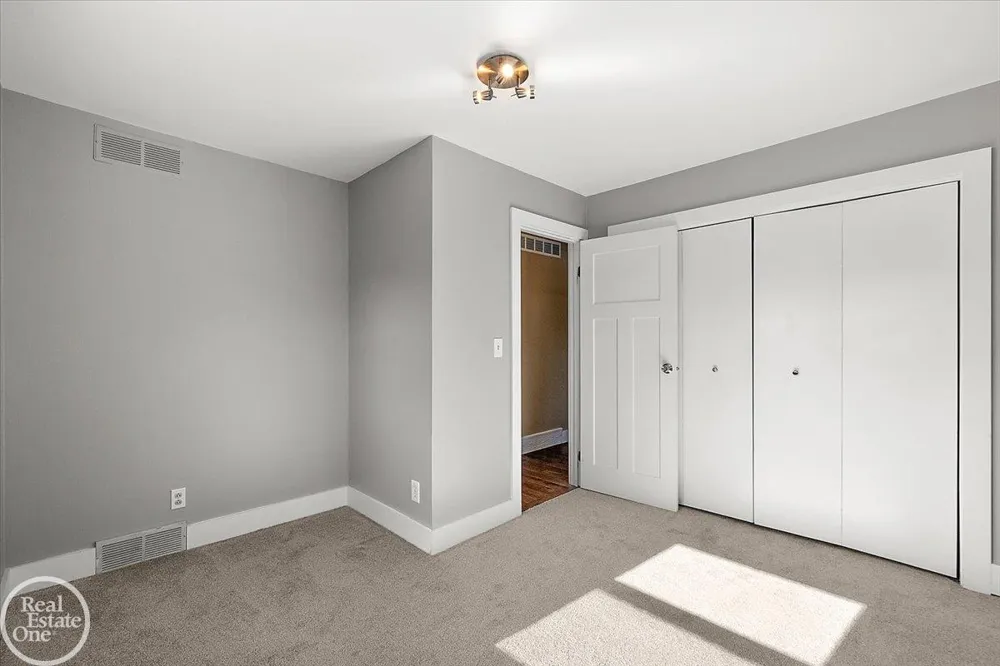 88 Aspinwall Drive Troy City, MI 48098