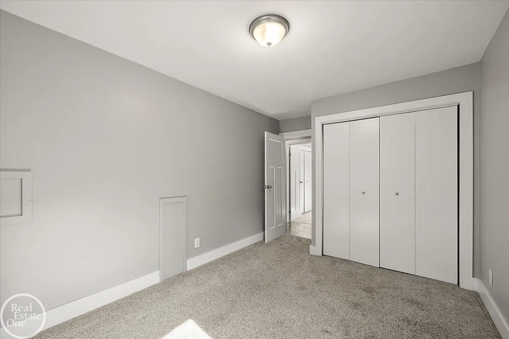 88 Aspinwall Drive Troy City, MI 48098