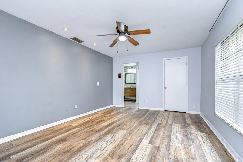 1101 OAKRIDGE MANOR DRIVE Brandon, FL 33511