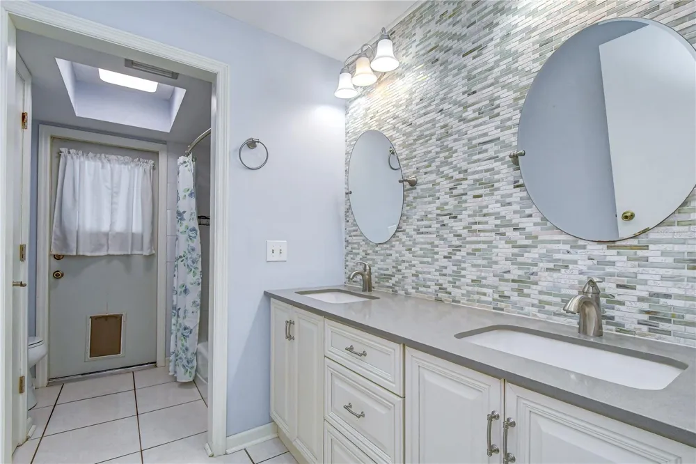 1101 OAKRIDGE MANOR DRIVE Brandon, FL 33511
