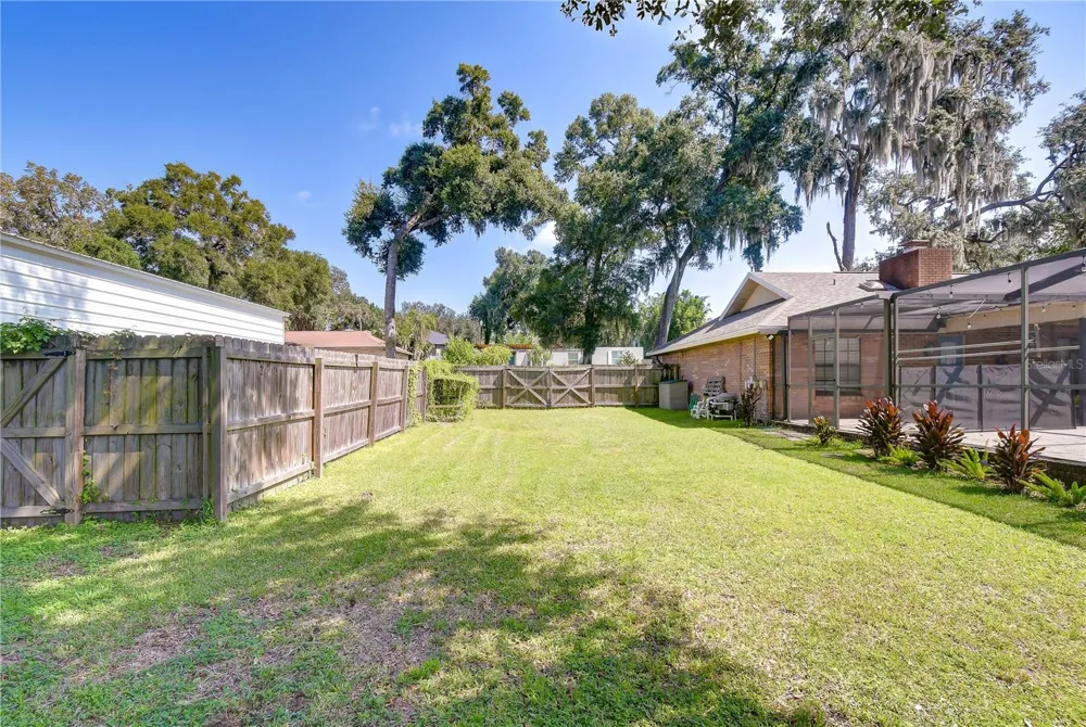 1101 OAKRIDGE MANOR DRIVE Brandon, FL 33511