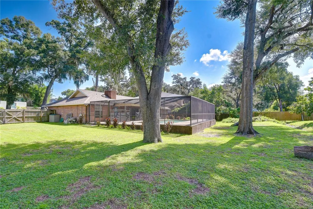 1101 OAKRIDGE MANOR DRIVE Brandon, FL 33511