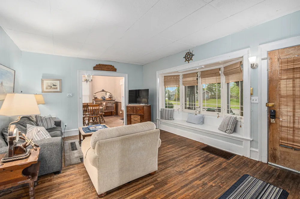706 W Loomis Street Ludington, MI 49431
