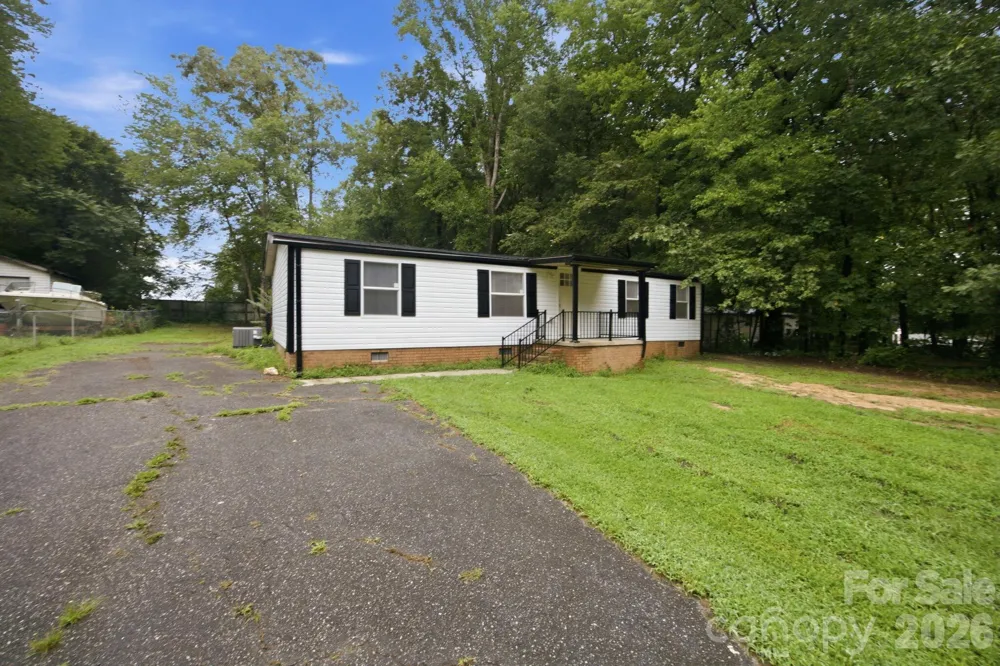 3250 Ole Country Lane Claremont, NC 28610