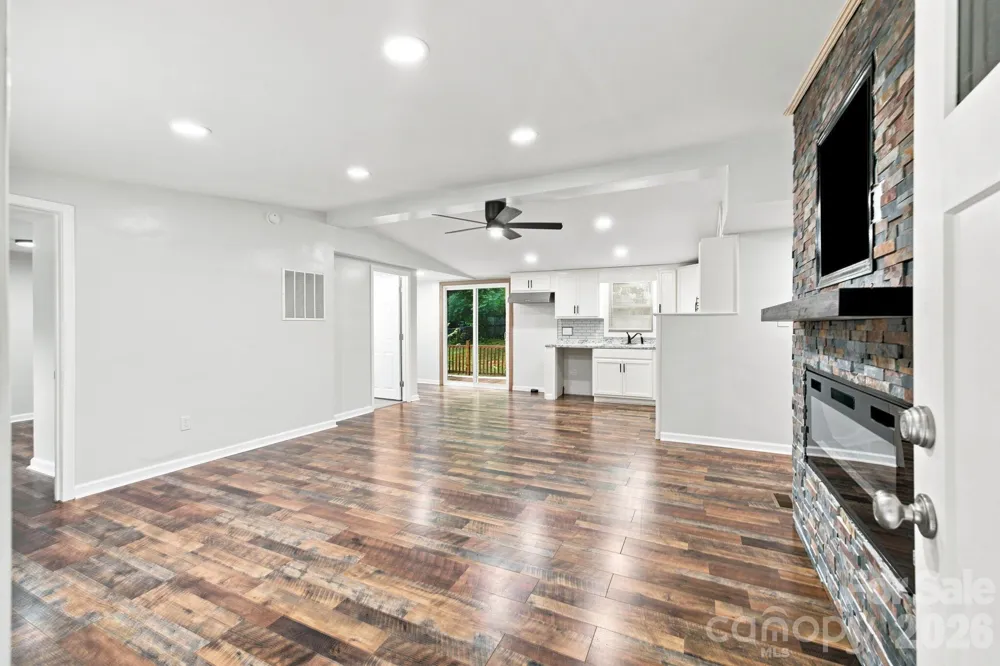 3250 Ole Country Lane Claremont, NC 28610