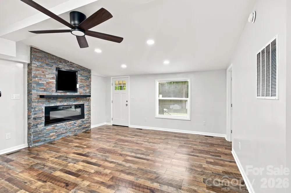 3250 Ole Country Lane Claremont, NC 28610