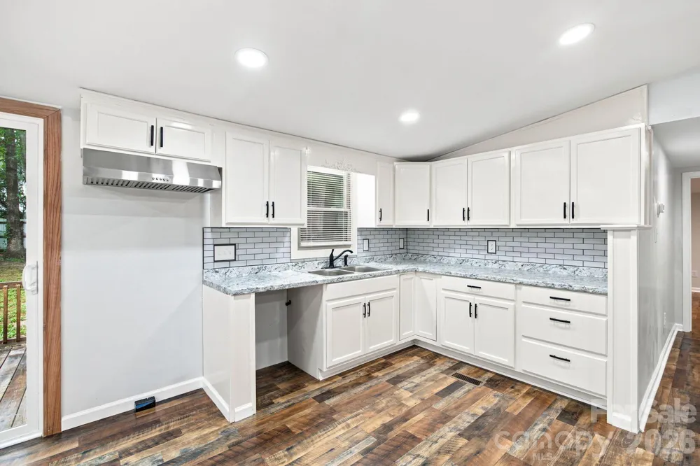 3250 Ole Country Lane Claremont, NC 28610