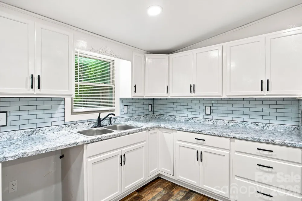 3250 Ole Country Lane Claremont, NC 28610
