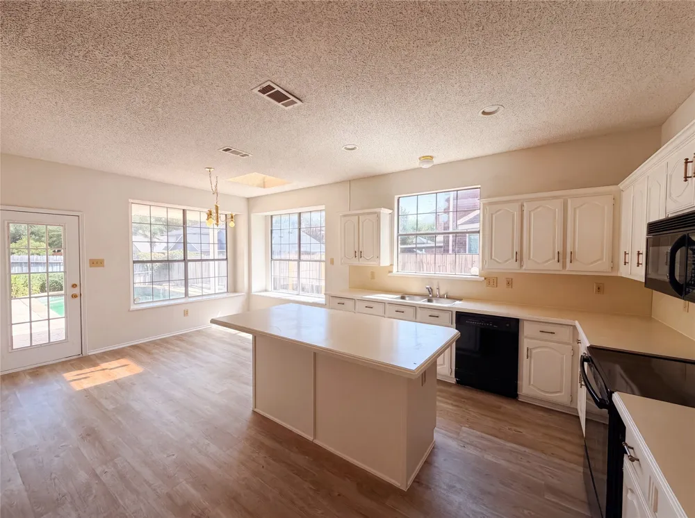 2909 Lois Lane Rowlett, TX 75088