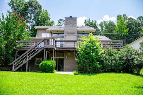10083 Lakeview Parkway