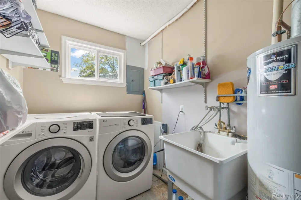 2378 River Drive Lincoln Park City, MI 48146