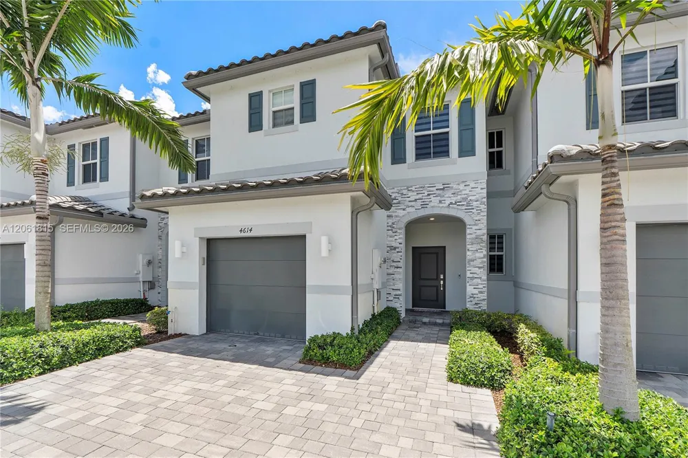 4614 NW 120th Way Coral Springs, FL 33076
