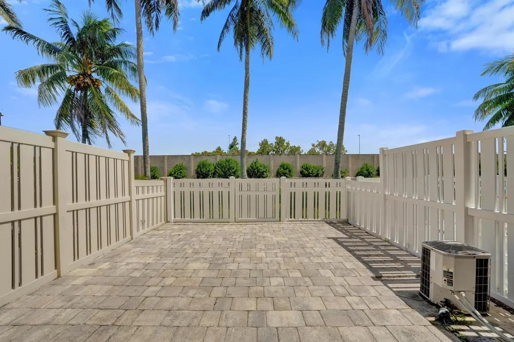 9913 NW 57TH Manor #. Coral Springs, FL 33076