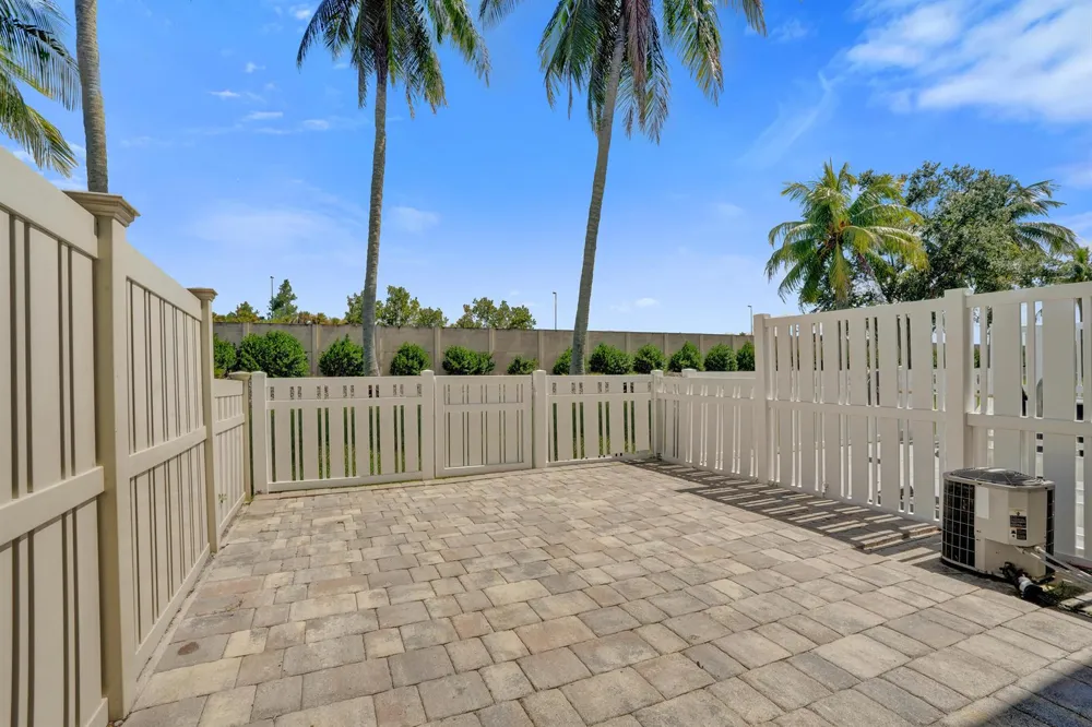 9913 NW 57TH Manor #. Coral Springs, FL 33076