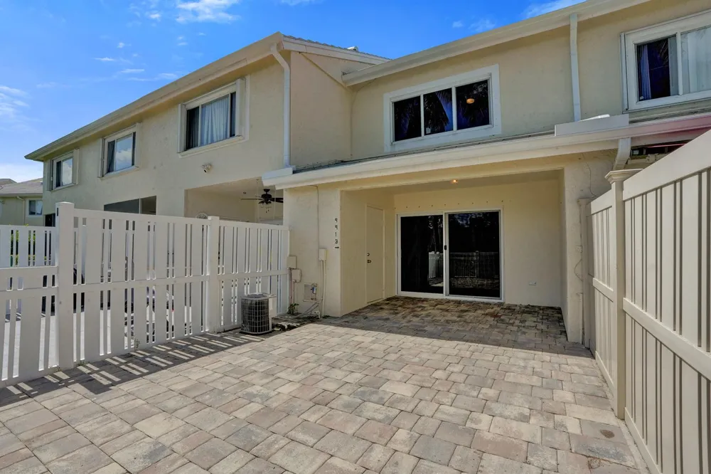 9913 NW 57TH Manor #. Coral Springs, FL 33076