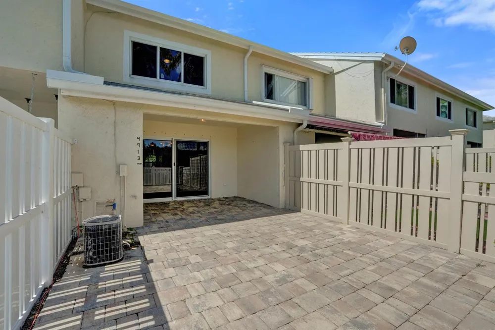 9913 NW 57TH Manor #. Coral Springs, FL 33076